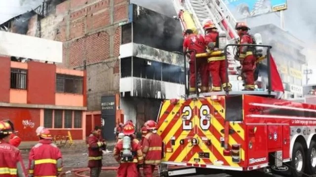 En el caso de Lima se registraron 103 incendios, 25 accidentes vehiculares y 153 atenciones médicas de riesgo. Foto: Peru21