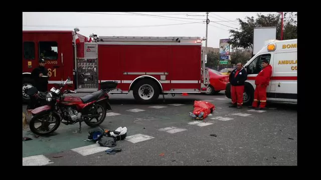  El accidente se produjo en el cruce de las avenidas Las Palmeras con Los Alisos / Foto:  @XtianOv