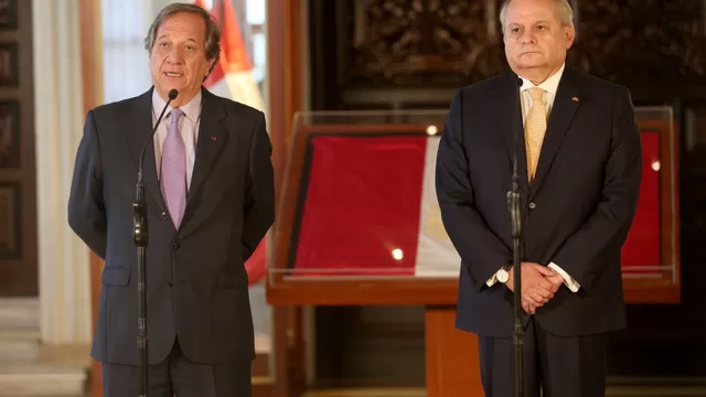 Sergio Abreu, jefe de la misión de OEA, y Pedro Cateriano, presidente del Consejo de Ministros. Foto: AndinaFoto: Andina