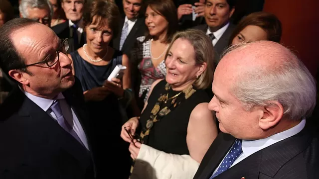 Pedro Cateriano junto al presidente de Francia, Francoise Hollande. Foto: Andina