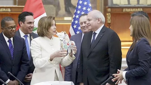 Nancy Pelosi, congresista estadounidense, y Pedro Cateriano, jefe del Gabinete Ministerial del Perú. Foto: El Peruano