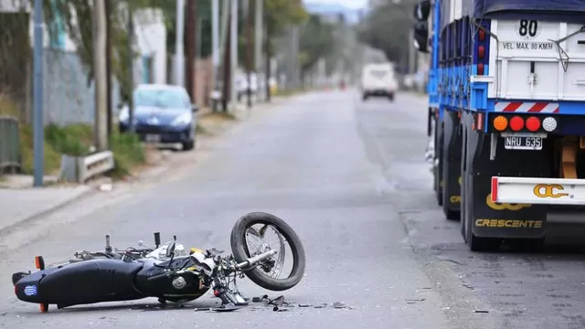 Motocicleta y camión impactaron en Pisco tras imprudente maniobra de conductor. Foto referencial: lavoz.com.ar