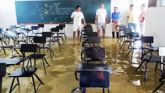Colegios de Piura han quedado inundados tras desbordes de ríos. Foto: Andina