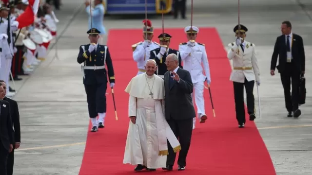 El papa Francisco arribó a las 16.32 horas proveniente de Iquique, Chile / Foto: Andina