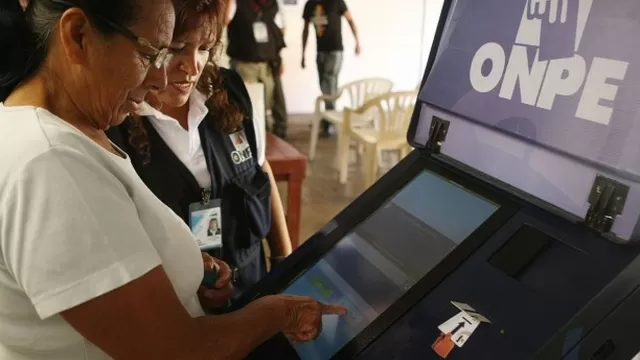 El voto electrónico en 30 distritos de Lima y Callao. Foto: Andina