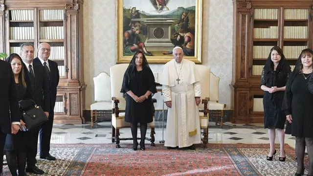 Presidenta Dina Boluarte fue recibida por el Papa Francisco en el Vaticano
