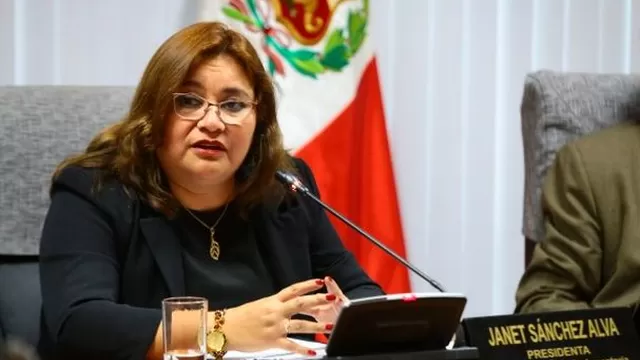 Janet Sánchez observó la presentación de la demanda de amparo de Daniel Salaverry. Foto: El Comercio