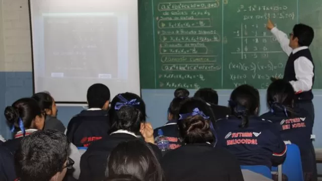 Profesores comienzan a volver a las aulas de clases. Foto: Referencial/Agencia Andina
