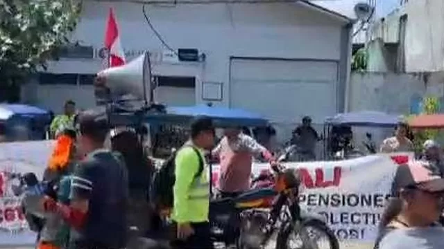 Pucallpa: Trabajadores de la CGTP y profesores del SUTEP marchan y exigen respeto a la negociación colectiva