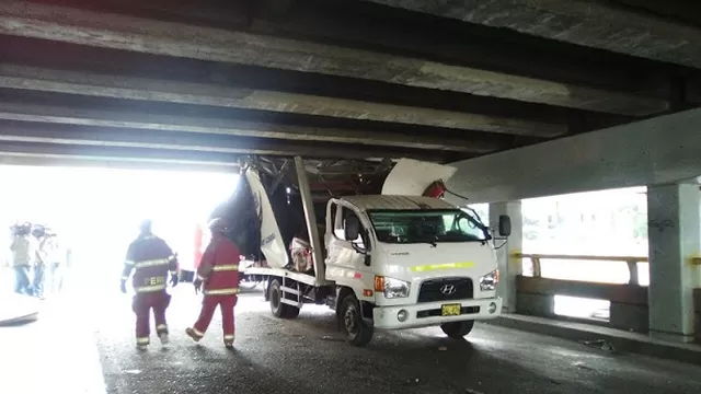 Pueblo Libre: vehículo impactó contra base de puente en la avenida Brasil