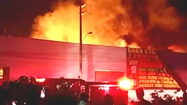 El dueño de la fábrica sostiene que el incendio fue provocado / Foto: americanoticias.pe