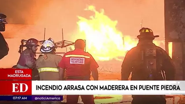 Puente Piedra: incendio consumió maderera en la Panamericana Norte