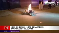 Puente Piedra: Vecinos quemaron moto de ladrones que robaron celulares