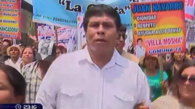 Realizan 'marcha en desagravio' a César Acuña y alcalde Juan Navarro
