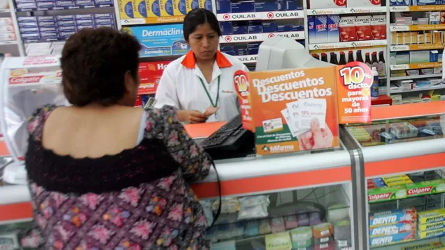 Farmacias estarían permitidas de brindar consultas médicas y expender víveres / Foto: Andina