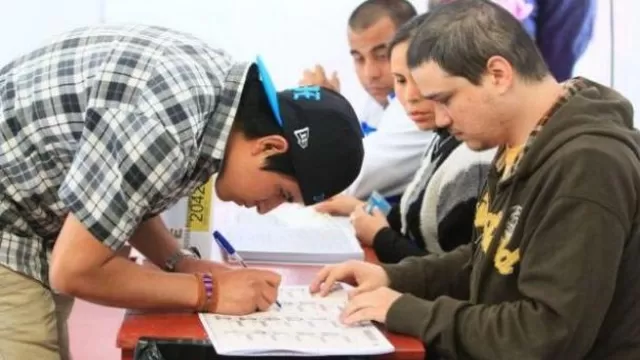 Jóvenes que cumplan 18 años y peruanos en el extranjero deberán votar. Foto: archivo El Comercio