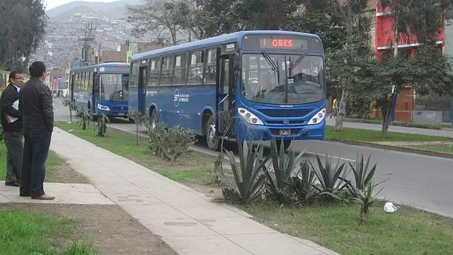 Foto: archivo El Comercio / Retirarán a los buses del Corredor Azul de las cuadras 1, 2 y 3 de la Av. Amancaes.