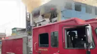 San Juan de Lurigancho: Fuerte incendio en centro odontológico