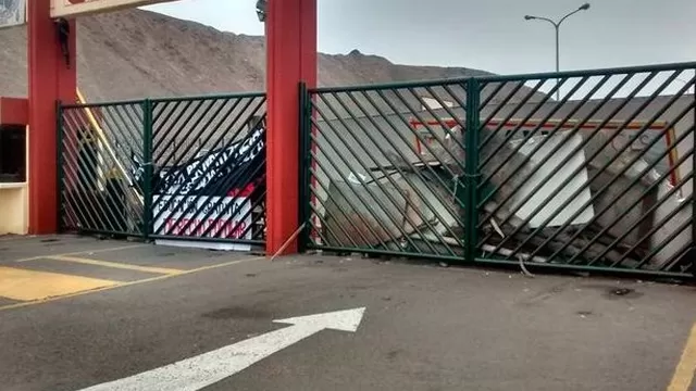 Principales entradas al campus UNMSM fueron bloqueadas. Foto: @Manifiesto_pe