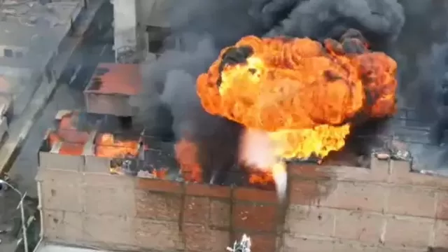Incendio afecta un almacén ubicado en la cuadra 15 de la avenida La Paz / Captura: Canal N