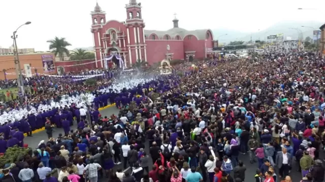La procesión del Señor de los Milagros recorrerá el centro de Lima. Foto: Andina
