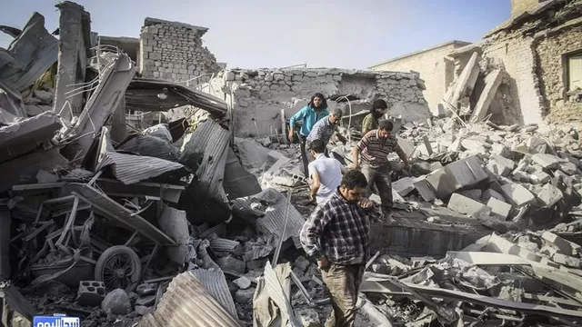 Siria: 25 muertos y 70 heridos por bombardeos y caída de un avión 