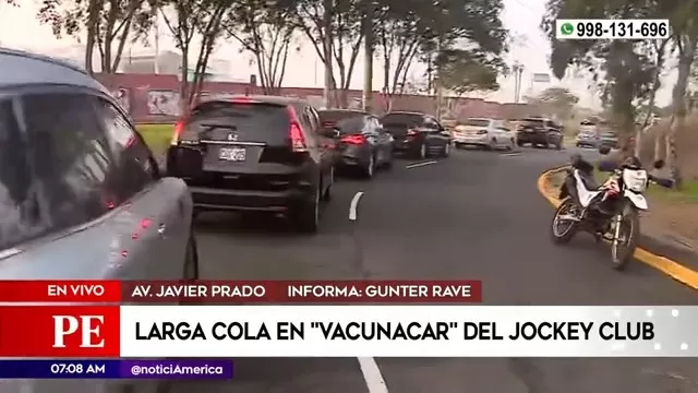 Surco: Larga fila de autos para ingresar al Vacunacar del Jockey Club