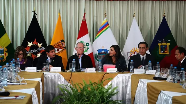 PPK junto a los gobernadores regionales del sur. Foto: Diego Ramos/GRA