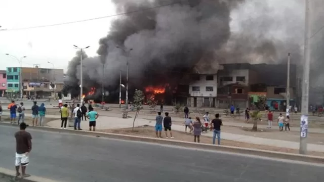 Incendio en Villa El Salvador. Foto: Andina / Difusión