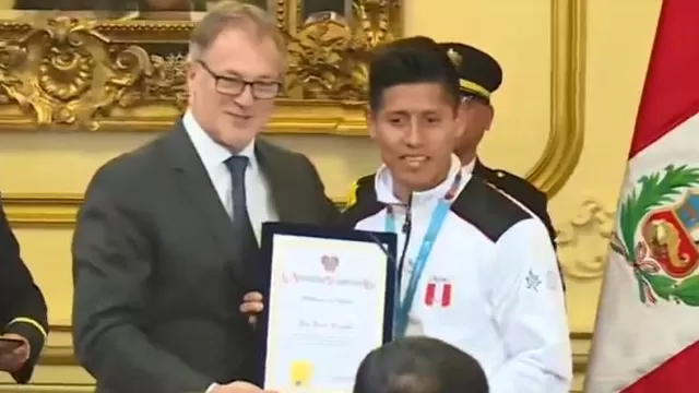 Vizcarra y alcalde Muñoz otorgaron reconocimiento a medallistas de Lima 2019