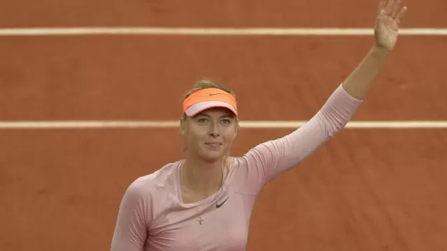 Maria Sharapova se estrenó en Roland Garros derrotando a Ksenia Pervak