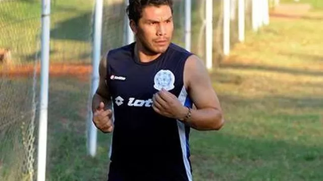 Salvador Cabañas se perdió un penal en su debut en el fútbol brasileño