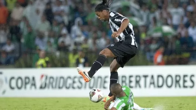 Toda la magia de Ronaldinho en una sola jugada en la Copa Libertadores