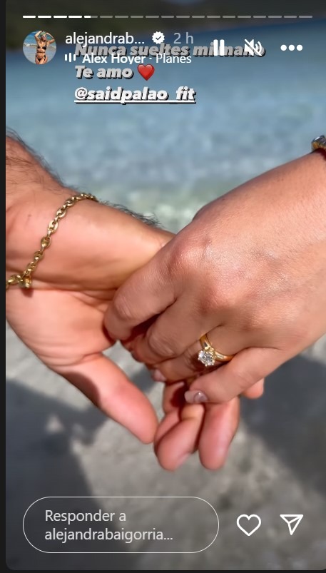 Alejandra Baigorria muestra orgullosa el anillo de compromiso que le entregó Said Palao/Foto: Instagram