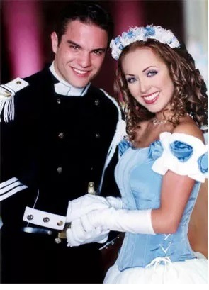 Anahí y Kuno Becker, protagonistas de la telenovela ‘Primer Amor a 1000 x Hora’. Fuente: Televisa