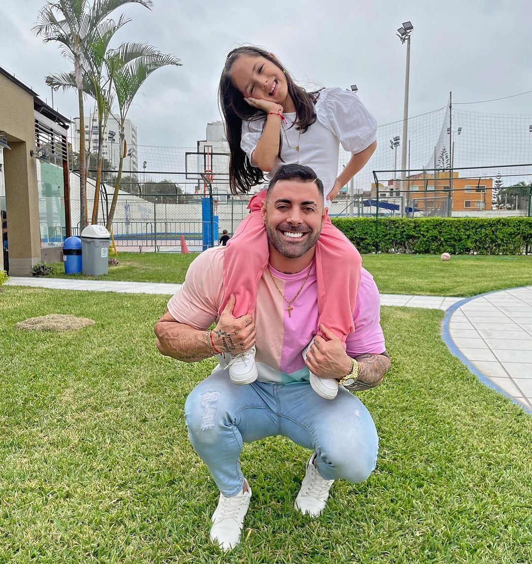 Sebastián Lizarzaburu con su hija Maia / Instagram