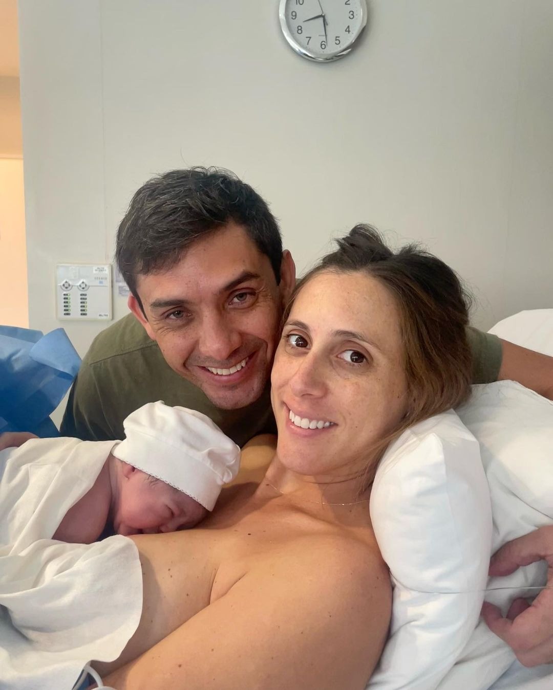 Daniela Camaiora con Ricardo Coda y su segunda bebé Gaia / Instagram
