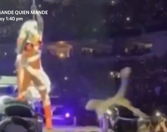 Unfanático arrojó una casaca a Beyoncé mientras cantaba uno de sus temas/ Foto: América Espectáculos