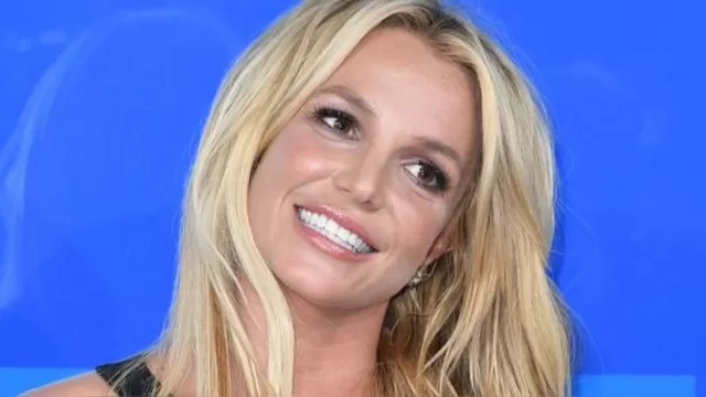 Britney Spears enciende las redes al posar completamente desnuda 