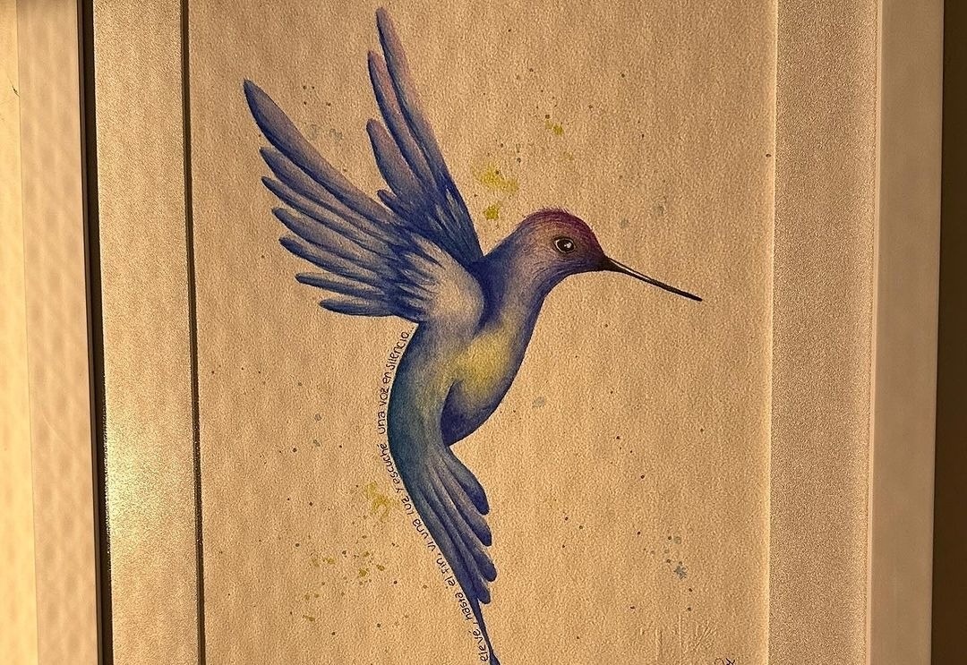 Cuadro del colibrí azul que recibió esposa de Pedro Suárez Vértiz. Fuente: Instagram
