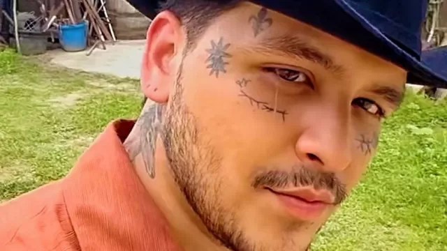 Desaparecieron los tatuajes en el rostro de Christian Nodal: ¿Se trata de un filtro o los eliminó?