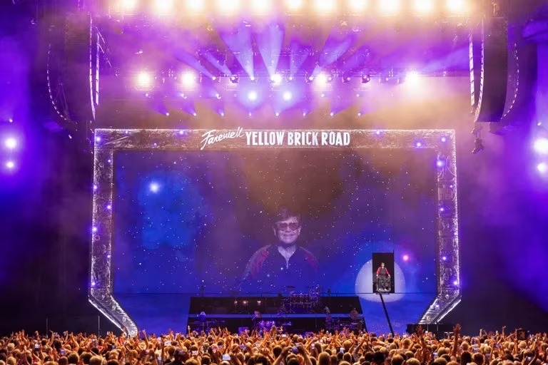 Elton John puso fin a medio siglo en los escenarios. Fuente: AFP