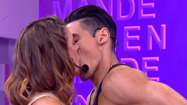 Facundo González y Leslie Stewart se dieron apasionado beso en vivo