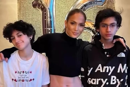 Jennifer Lopez y sus hijos. Foto: Instagram