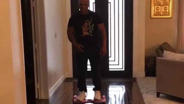 Instagram: Mike Tyson sufrió estrepitosa caída en una hoverboard
