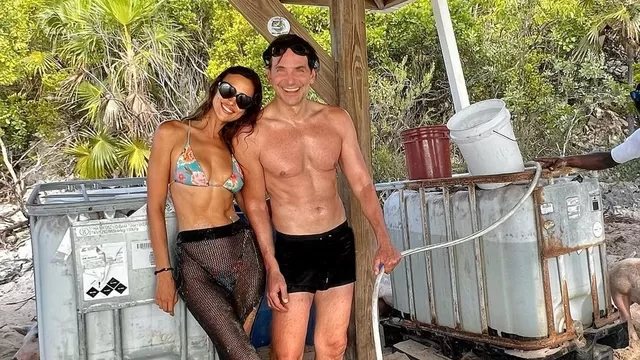 Irina Shayk posa con su ex Bradley Cooper en una escapada de vacaciones en una rara foto de Instagram