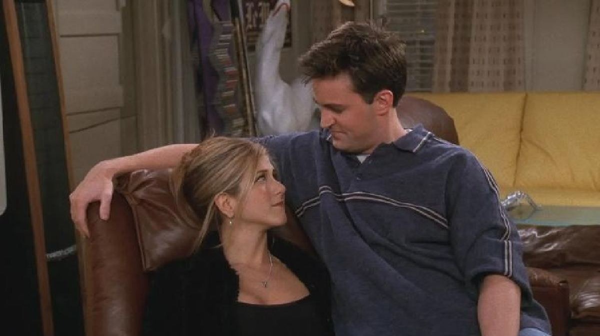 Rachel y Chandler en 'Friends' / Captura