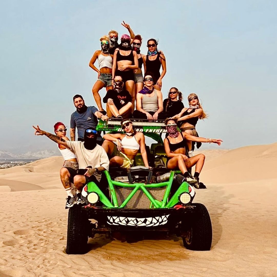 Karol G y su staff viajaron a Ica a hacer turismo el pasado fin de semana/Foto: Instagram