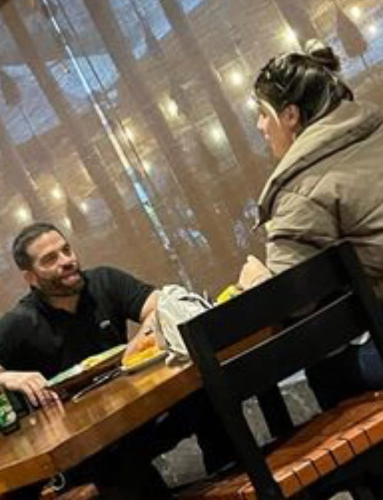 Alejandro Nones y Macarena Velez cenando juntos en Lima. Fuente: Ric La Torre