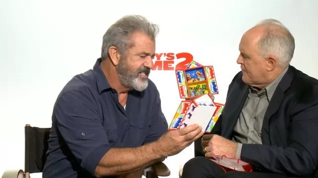 Mel Gibson: así reaccionó el actor al recibir retablo peruano